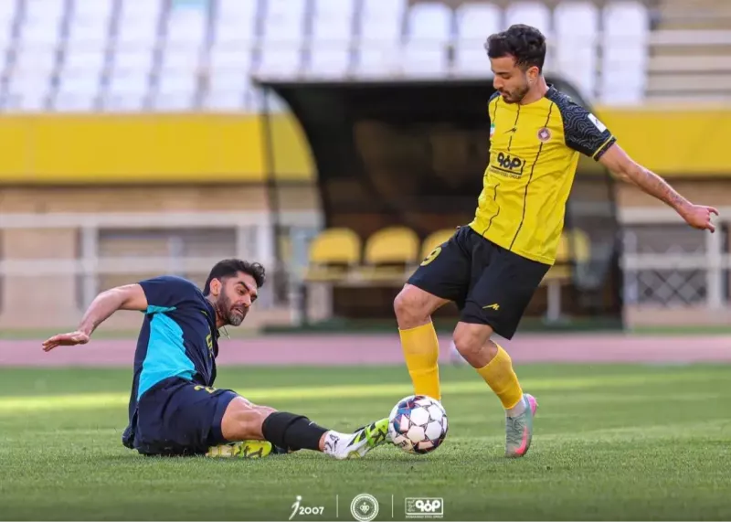 بدن فرز و آماده علی کریمی در تمرین سپاهان