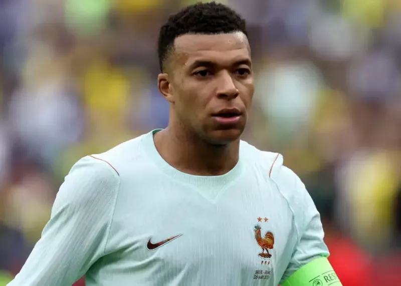 خودکشی نایکی در سال جام‌جهانی!