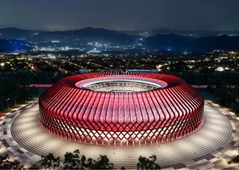 زیباترین استادیوم 51 هزار نفری در نزدیکی ایران