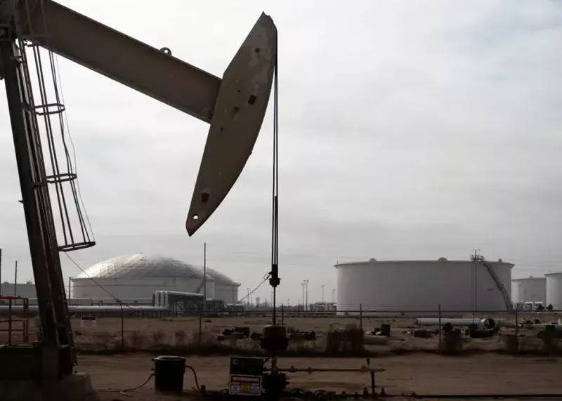 افت بهای نفت خام همزمان با بازگشایی تنگه هرمز