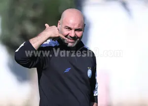 سهراب در انتظار تماسی که همیشه منتظرش بود