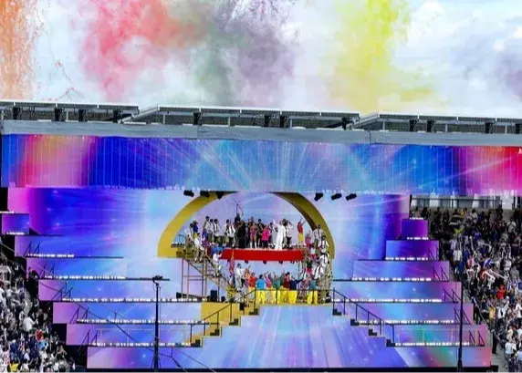 فینال جام جهانی با یک شوی ۲۵ دقیقه‌ای بین دو نیمه!