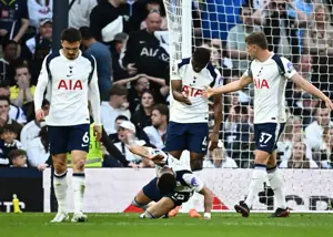 تاتنهام ۲-۲ برایتون | اسپرز و چند سانتی‌متر تا سقوط!