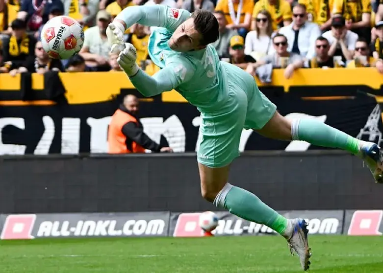 درخشش گلر باتجربه بعد از 2500 روز نیمکت‌نشینی!