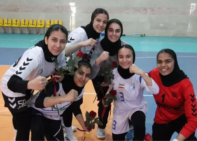 سورپرایز دختران هندبال در روز دختر