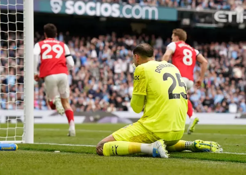 فاجعه دوناروما: تقدیم گل به آرسنال در فینال فصل