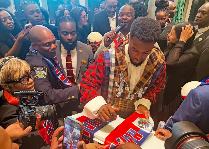 مهاجم استقلال نماد غرور ملی کشورش (عکس)