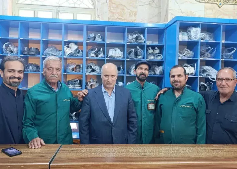 تاج بر سر مزار رئیسِ شهید (عکس)