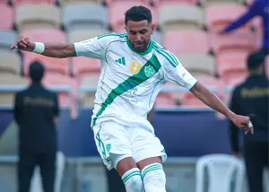 سرودن یک شعر با بیرون پای چپ (عکس)