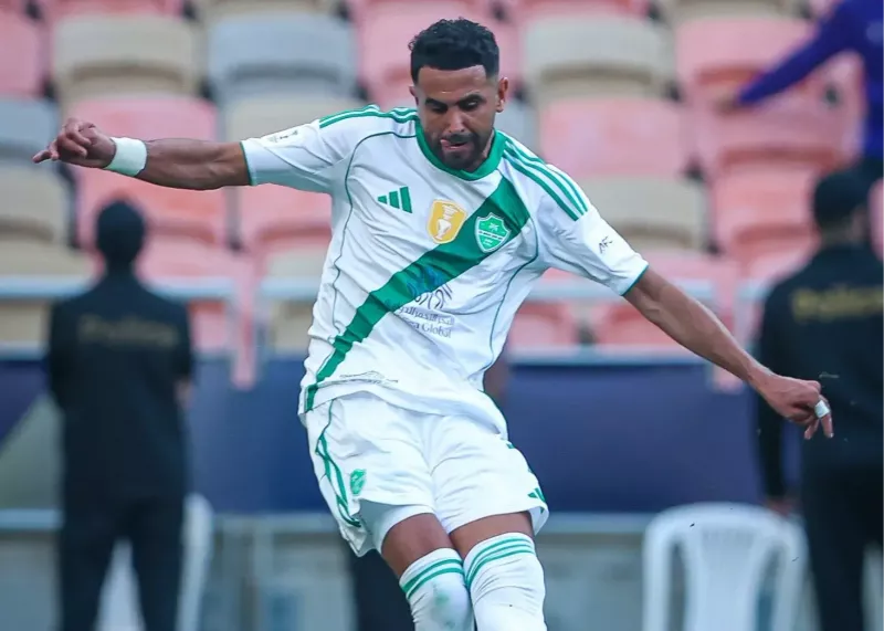 سرودن یک شعر با بیرون پای چپ (عکس)