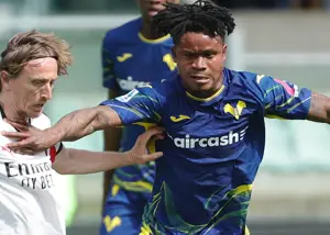 بزن‌بزن ستاره بوندس‌لیگا در خیابان! (عکس)