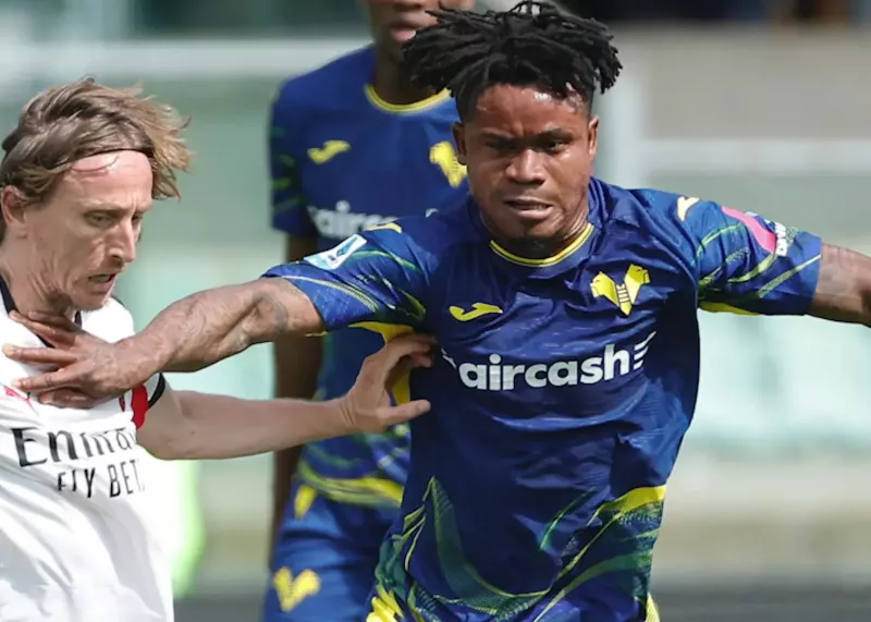 بزن‌بزن ستاره بوندس‌لیگا در خیابان! (عکس)