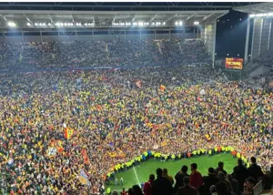 همه ورزشگاه داخل زمین: دیوانه‌وارترین جشن سال