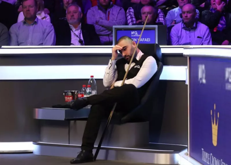 حسین وفایی میان صدای بمب‌ها و میز اسنوکر!