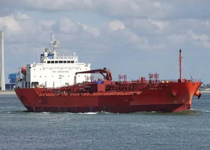 یک کشتی ایرانی با کمک سپاه به ایران رسید