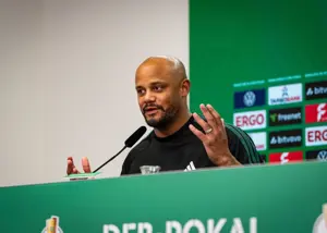 کمپانی: به پاری‌سن‌ژرمن فکر نمی‌کنیم!