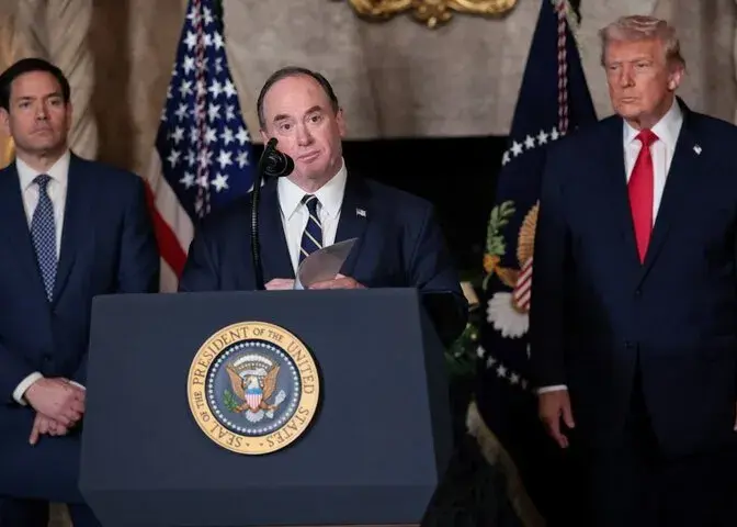 کناره‌گیری وزیر نیروی دریایی آمریکا از دولت ترامپ