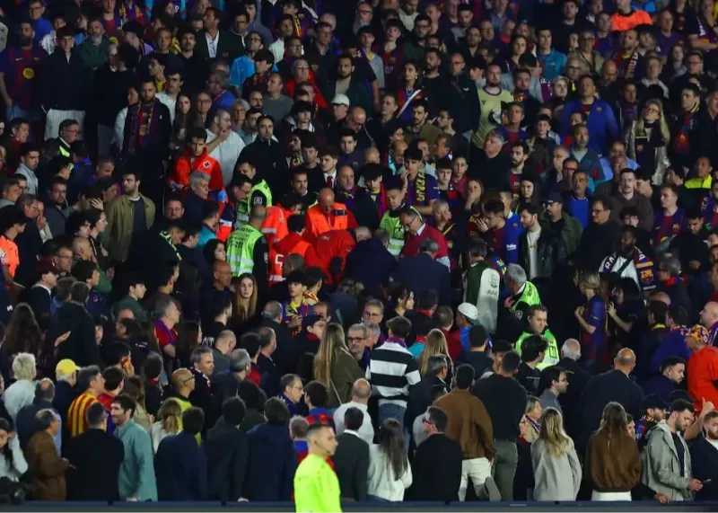 دلیل توقف ۱۵ دقیقه‌ای بازی بارسلونا 