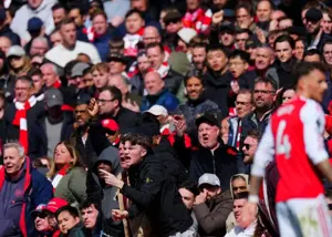 چگونه اعتراض هواداران آرسنال را نابود کرد؟