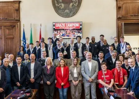 کل یک شهر قهرمانی تاریخی را جشن گرفت 