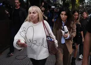 تصاویر تکان‌دهنده از پیکر بی‌جان مارادونا در دادگاه