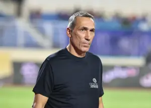 دونیس با هشت دستیار روی نیمکت عربستان