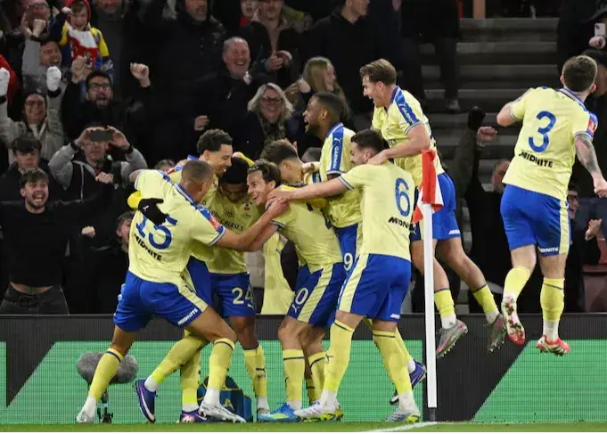  قدیسان در آستانه نبرد برای صعود و تاریخ‌سازی