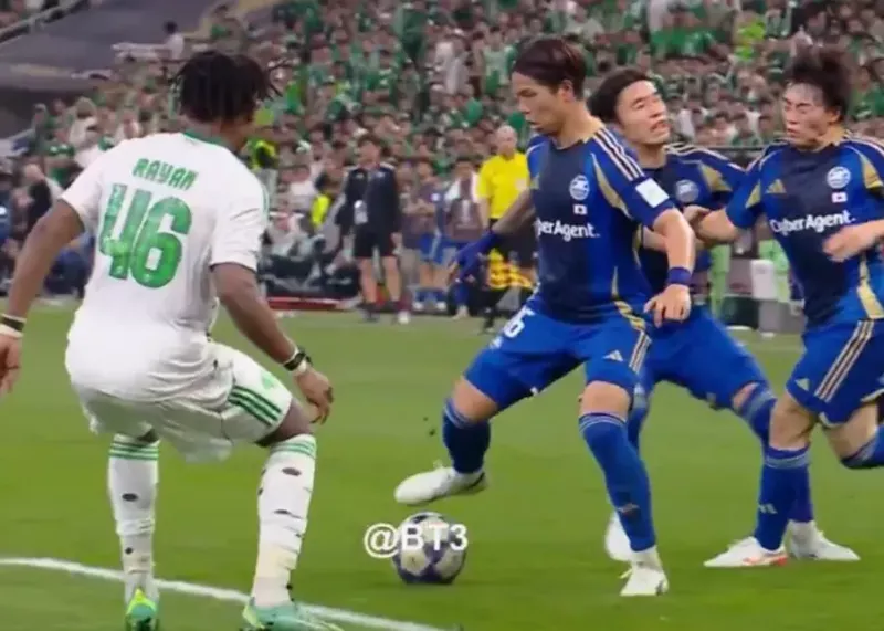 سه بازیکن ژاپنی تیر غیب خوردند!