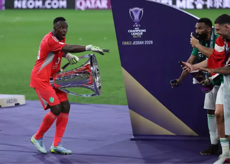 سی و پنجمین جام بر دستان کاپیتان الاهلی (عکس)