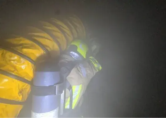 مهار حریق ساختمان تجاری - اداری در خیابان انقلاب