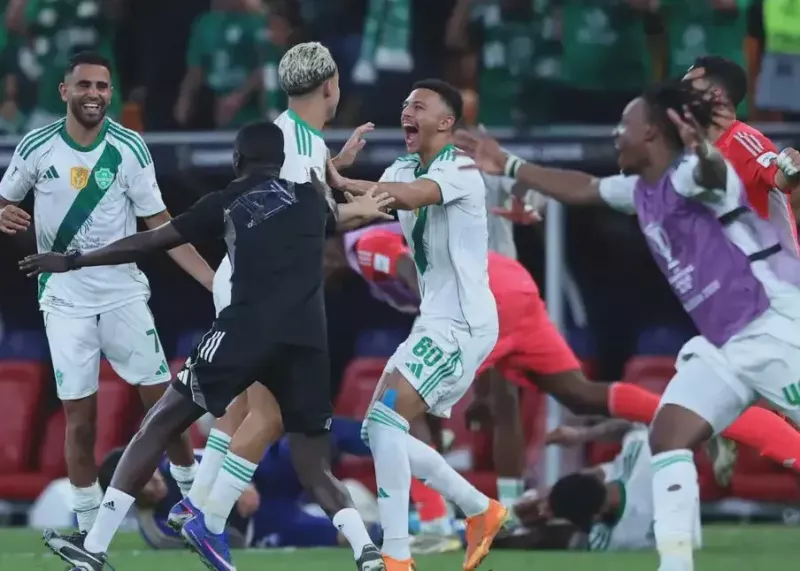 نماد موفقیت در فوتبال بدون ادا و اصول!