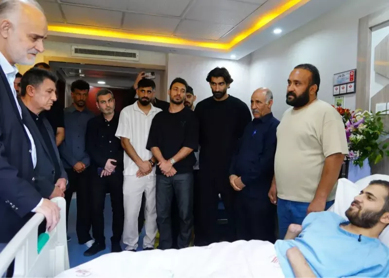 قلعه‌نویی و ملی‌پوشان بر بالین جانباز بزرگ ایران