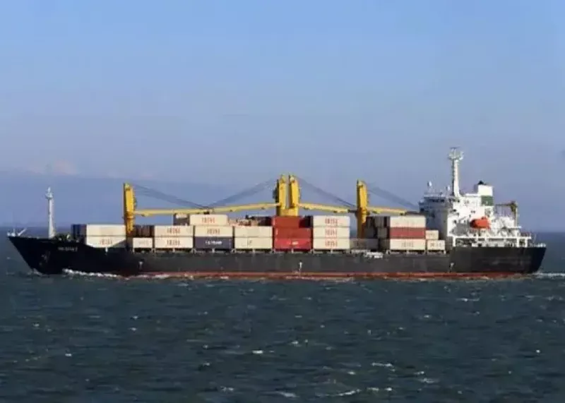 بلومبرگ: توقف کم‌سابقه تردد کشتی‌ها در تنگه هرمز