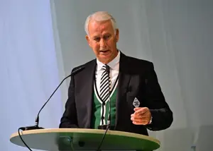 گریه تلخ رئیس‌ باشگاه مقابل اعضا