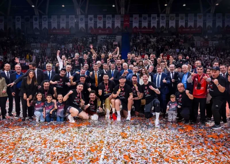 غول ترسناک ترک مثل آب خوردن قهرمان شد