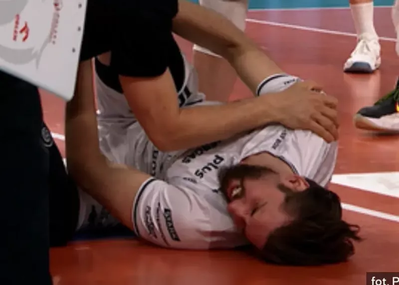 ستاره والیبال لهستان به بیمارستان منتقل شد 