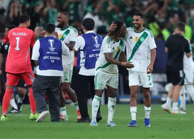 رولکس‌ ۲۱ هزار دلاری محرز برای هم تیمی‌ها! (عکس)