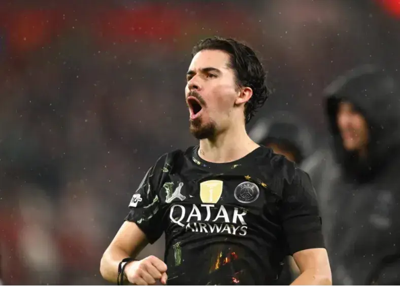 ویتینیا مصاحبه را رها کرد: همسرم دارد زنگ می‌زند!