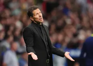 درگیری سیمئونه با ستاره آرسنال! (عکس)