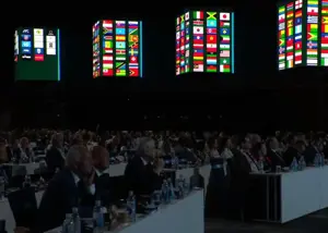 تنها غایب کنگره فیفا، تاج و ایران! (عکس)