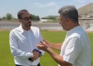 مالک خیبر در استادیوم آسیب‌دیده جنگی!