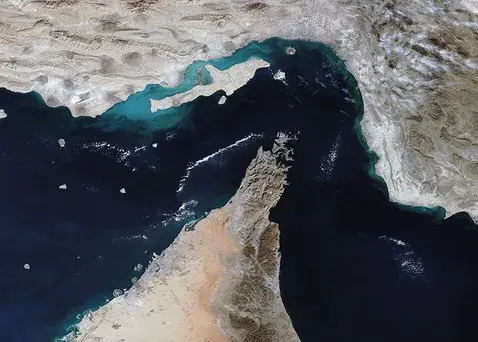 اصابت دو موشک به ناوچه آمریکایی 