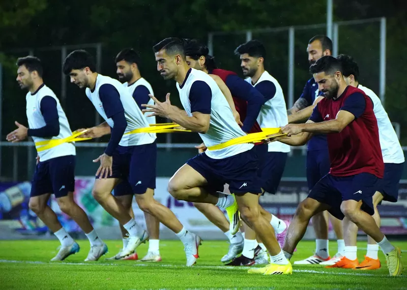 ملی‌پوشان در طوفان آقاوسط بازی کردند!