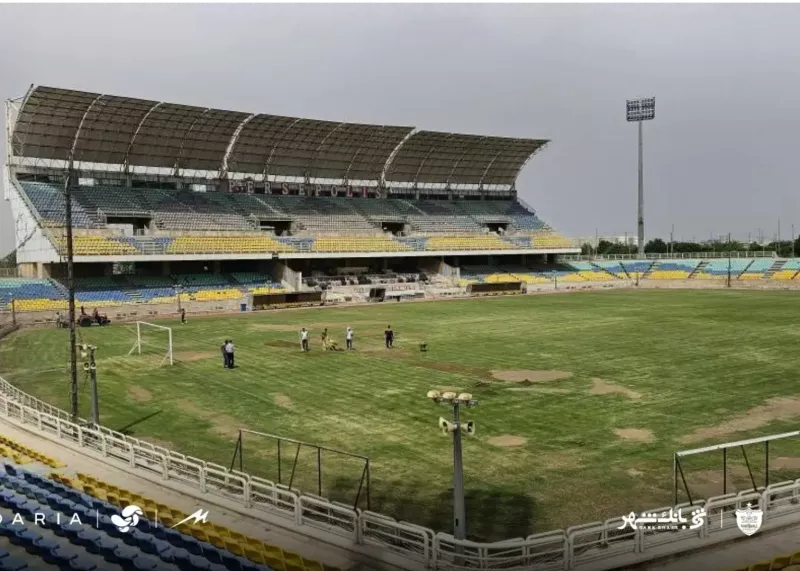 آغاز کشت دوباره چمن خانه پرسپولیس (عکس)
