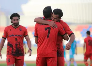 برد صدرنشین لیگ یک بعد از ۳ امتیاز جنجالی