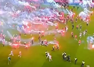 باورنکردنی: نگذاشتند تیم محبوبشان قهرمان شود!