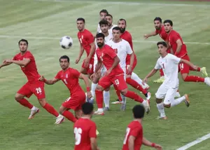 با وجود جنگ ایران با لباسهای جدید تمرین می‌کند