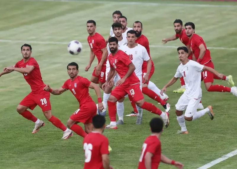 با وجود جنگ ایران با لباسهای جدید تمرین می‌کند