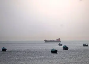 عبور ۱۵ فروند کشتی با مجوز سپاه از تنگههرمز