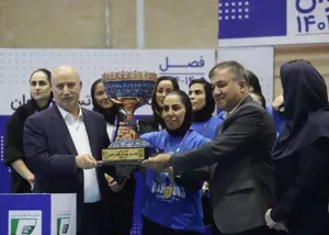 تاج جام قهرمانی را به استقلالی‌ها داد (عکس)